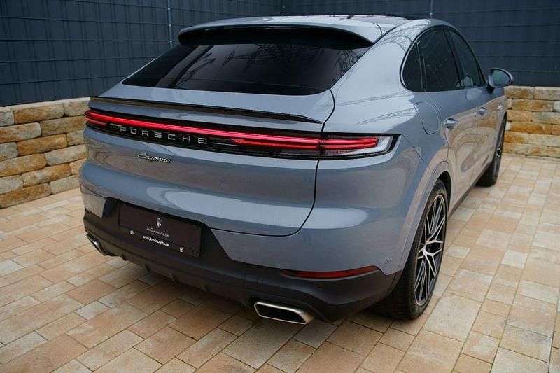Grau Gebraucht 2024 Porsche Cayenne E-Hybrid Coupe Coupé | 97.880 € (Superpreis) - Bild 1/4