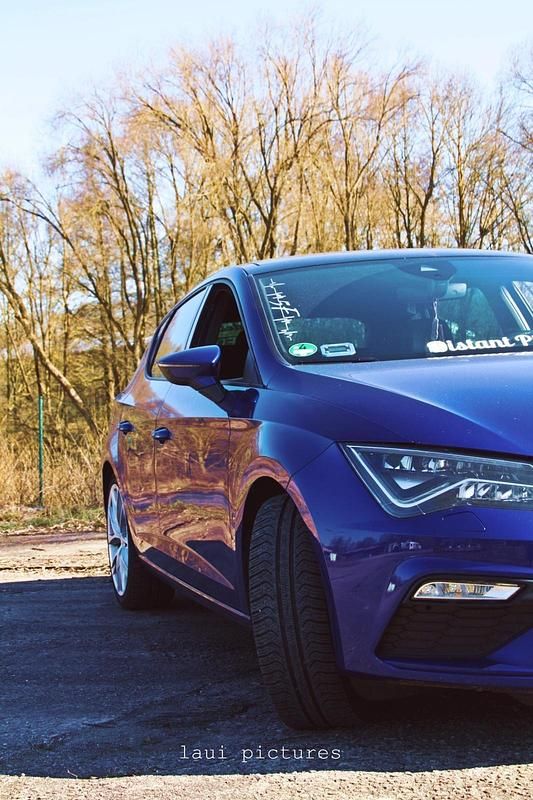 Blau Gebraucht 2019 Seat Leon FR Kleinwagen | 13.000 € (Guter Preis) - Bild 1/4