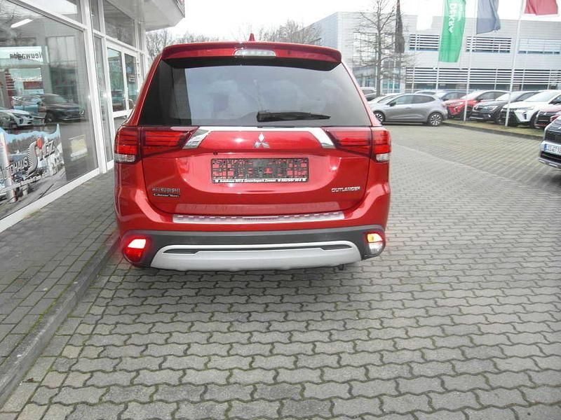 Gebraucht Mitsubishi Outlander Active 150 PS (110 kW) 2019 Rot (metallic) SUV
