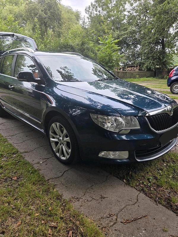 Gebraucht Skoda Superb 170 PS (125 kW) 2012 Blau Kombi