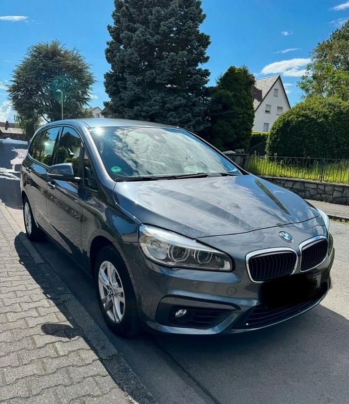 Grau Gebraucht 2015 BMW 218 Kombi | 11.500 € (Etwas zu teuer) - Bild 1/4
