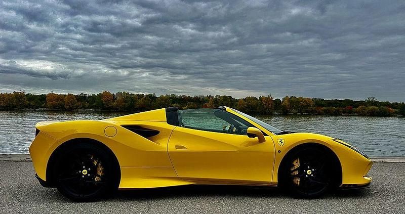 Gebraucht Ferrari F8 721 PS (530 kW) 2022 Gelb Cabrio