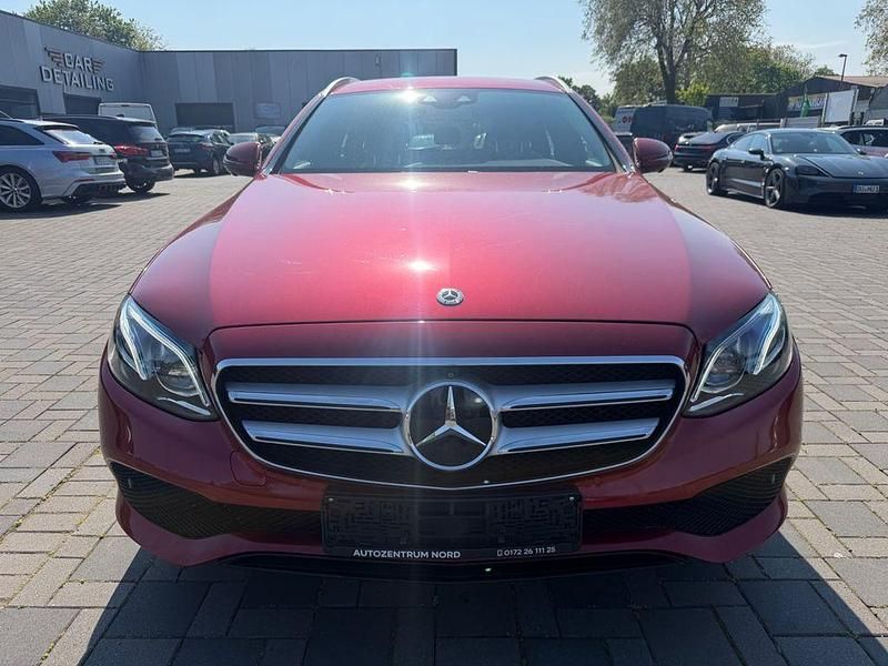 Second-hand Mercedes E220 194 CP (142 kW) 2017 Roșu Berlinǎ