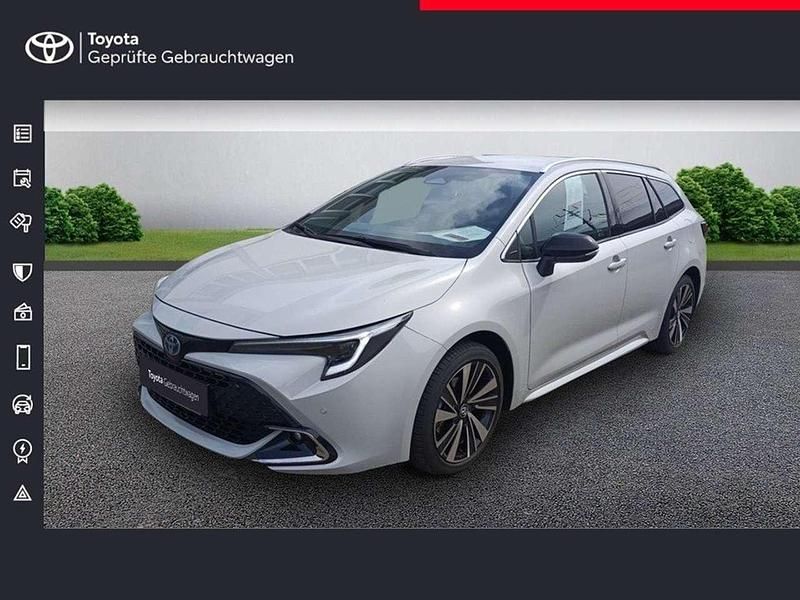 Dynamic grey Neu 2025 Toyota Corolla Hybrid Kombi | 33.728 € (Fairer Preis) - Bild 1/4