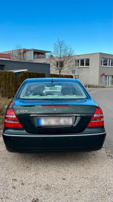 Second-hand Mercedes E320 Elegance 224 CP (164 kW) 2002 Verde Berlinǎ