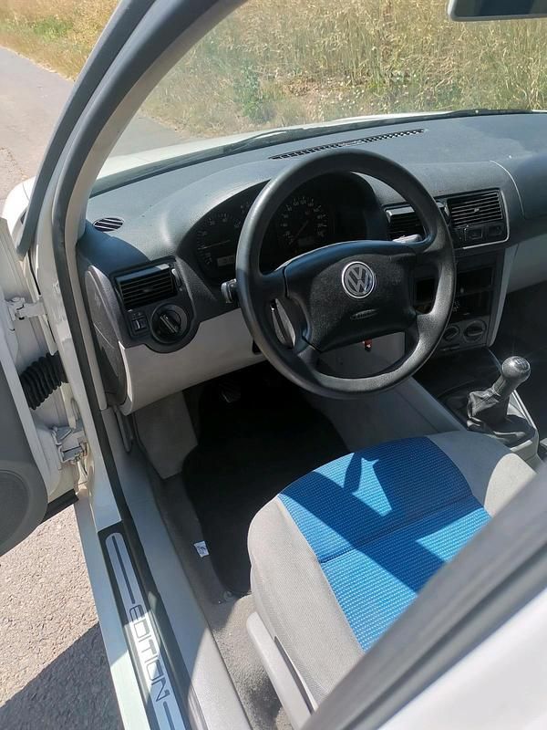 Weiß Gebraucht 2000 VW Golf IV Kleinwagen | 800 € (Superpreis) - Bild 1/4