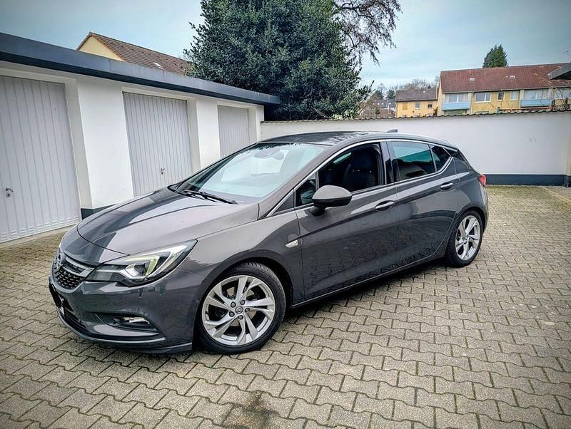 Używany Opel Astra Dynamic 150 KM (110 kW) 2016 Szary Sedan/Limuzyna