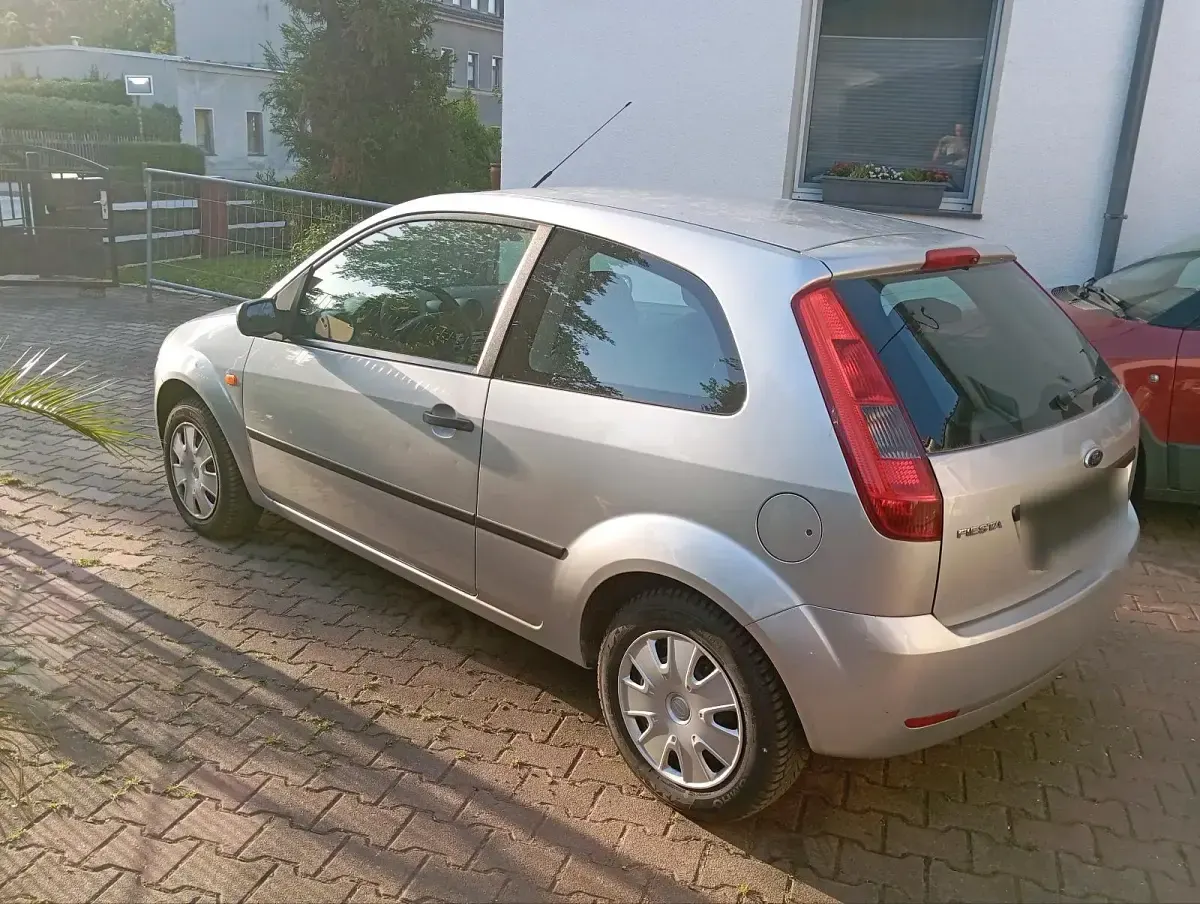 Gebraucht Ford Fiesta 60 PS (44 kW) 2005 Silber Kleinwagen