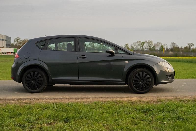 Second-hand Seat Leon 102 CP (75 kW) 2008 Gri Hatchback