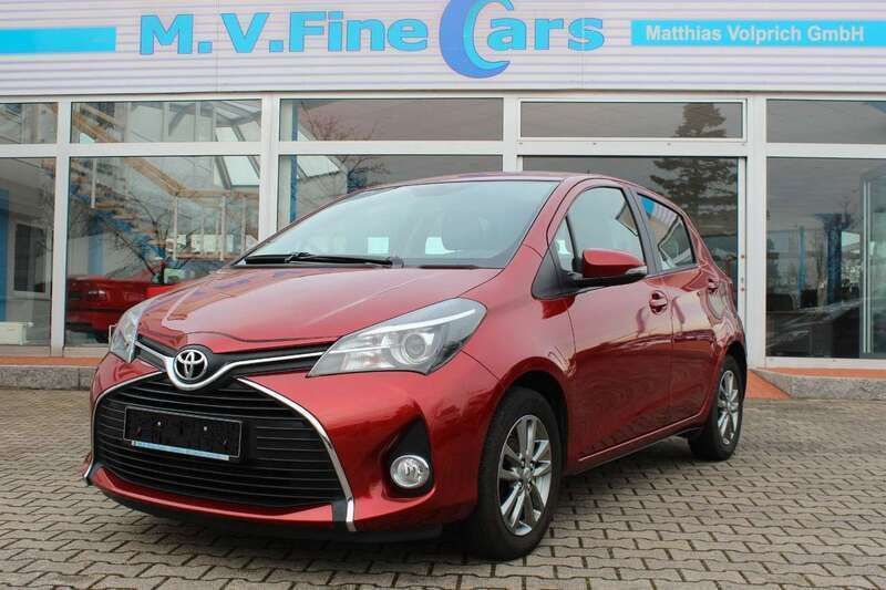 Rot Gebraucht 2015 Toyota Yaris Edition-S Kleinwagen | 10.400 € (Fairer Preis) - Bild 1/4