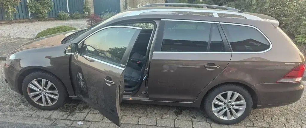 Usata VW Golf VI Style 105 CV (77 kW) 2011 Marrone Utilitaria