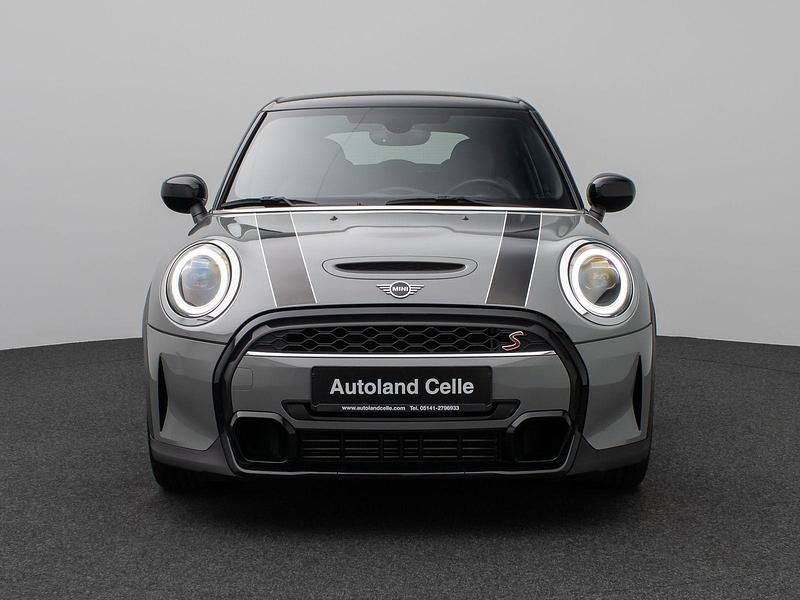 Gebraucht Mini Cooper S Classic 178 PS (130 kW) 2023 Moonwalk grey metallicschwarz Kleinwagen