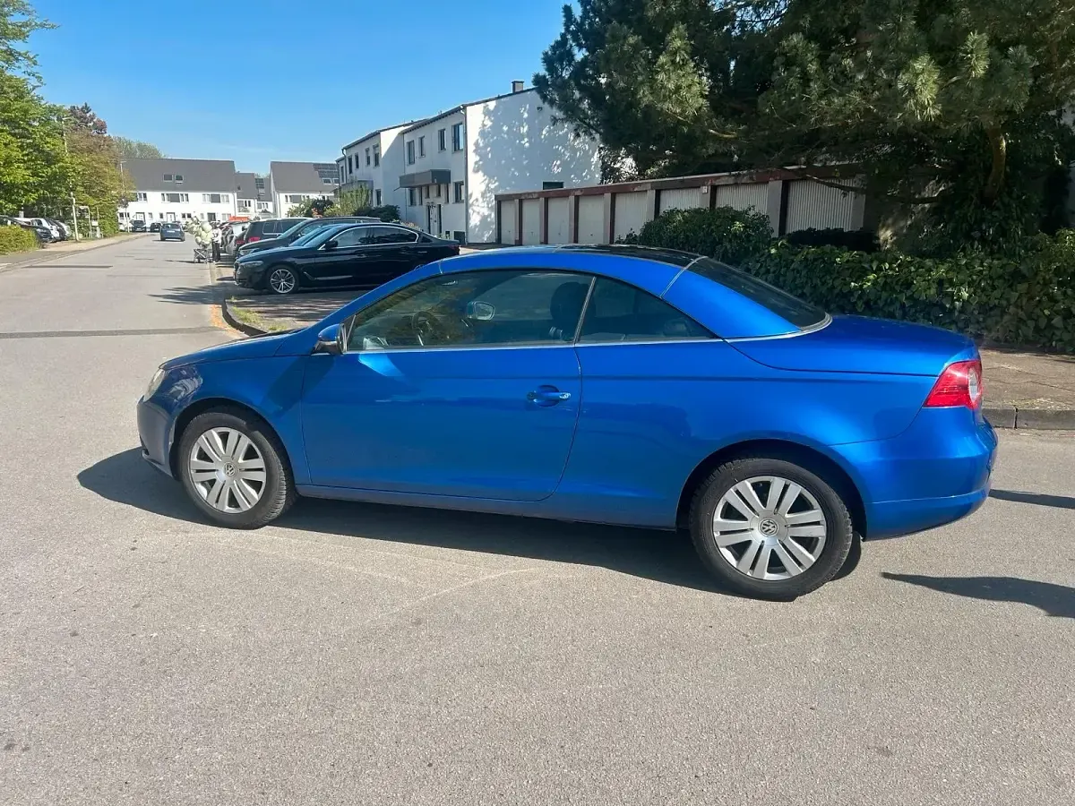 Second-hand VW Eos 140 CP (102 kW) 2010 Albastru Cabrio