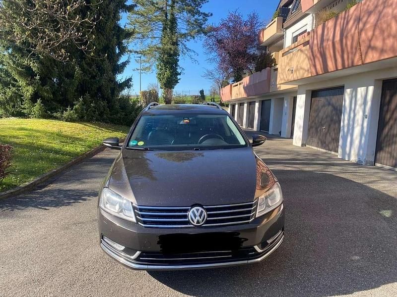 Gebraucht VW Passat Highline 140 PS (102 kW) 2013 Braun Kombi