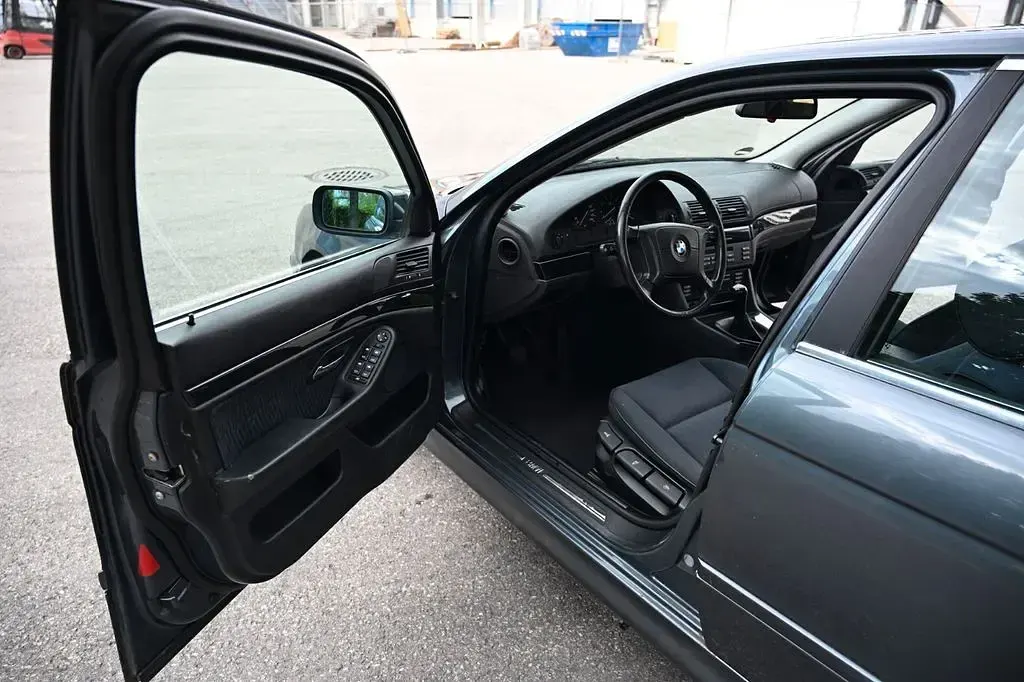 Gebraucht BMW 525 192 PS (141 kW) 2001 Grau Kombi