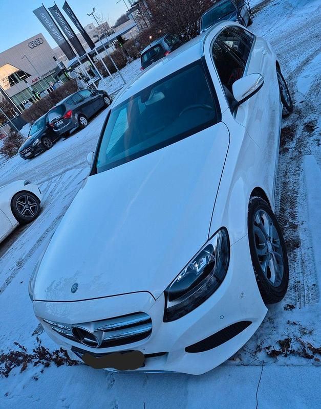 Weiß Gebraucht 2014 Mercedes C180 Kombi | 11.900 € (Fairer Preis) - Bild 1/4