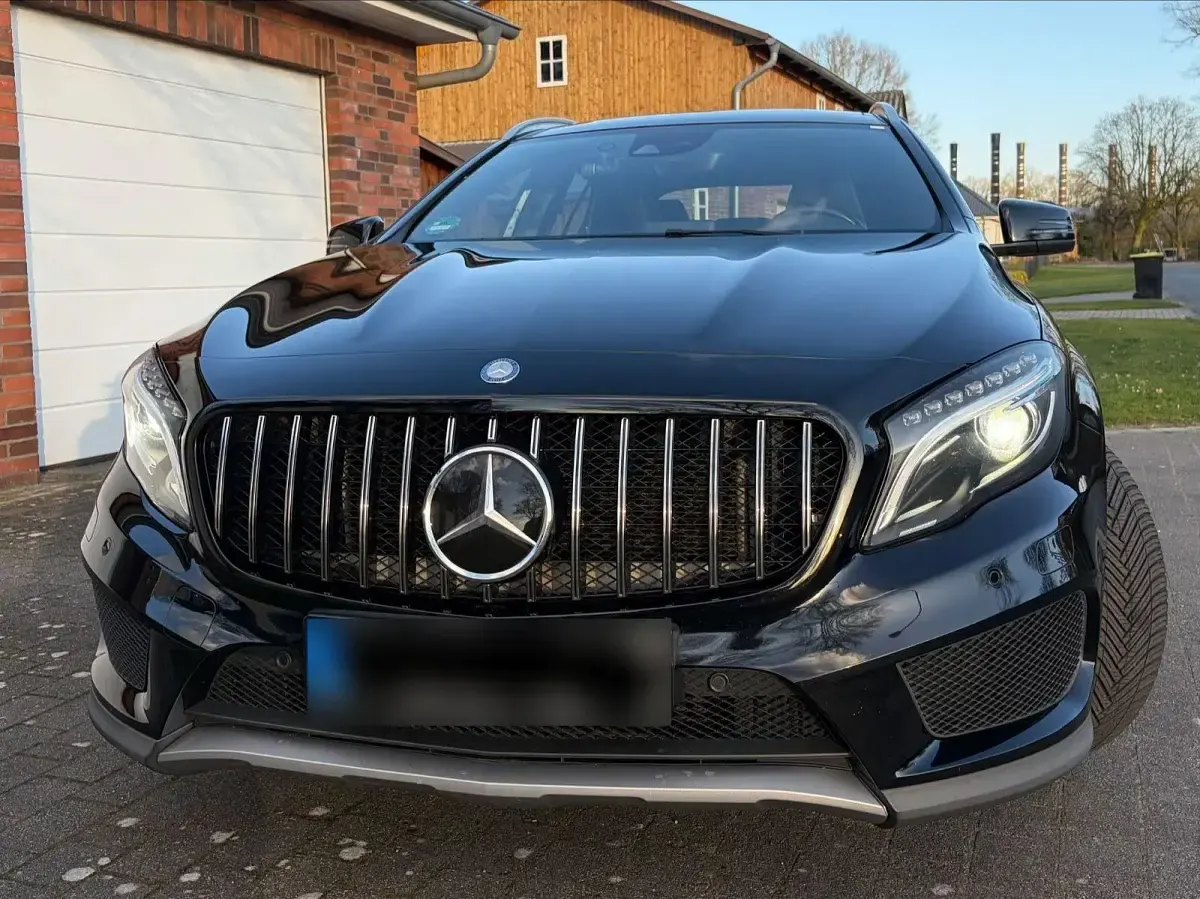 Gebraucht Mercedes GLA250 AMG line 211 PS (155 kW) 2016 Schwarz SUV