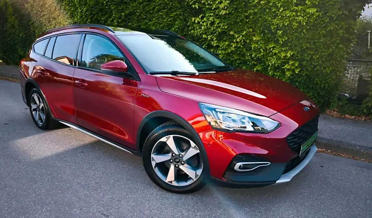 Używany Ford Focus 122 KM (89 kW) 2020 Czerwony Kombi