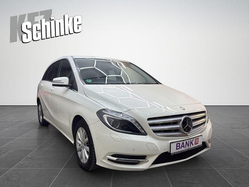 Gebraucht Mercedes B200 156 PS (114 kW) 2015 Weiß Van / Kleinbus