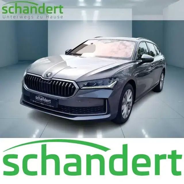 Onyxschwarz metallic Gebraucht 2025 Skoda Superb Selection Kombi | 39.989 € (Fairer Preis) - Bild 1/3