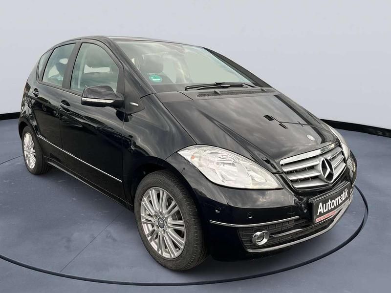 Kosmosschwarz metalliclack Gebraucht 2012 Mercedes A180 Limousine | 7.990 € (Guter Preis) - Bild 1/4