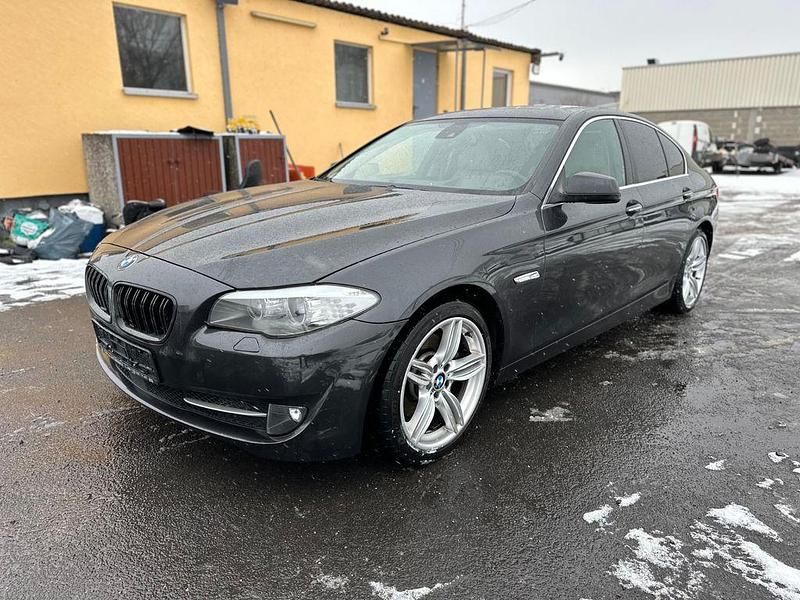 Gebraucht BMW 530 Sport Line 258 PS (189 kW) 2012 Braun Limousine