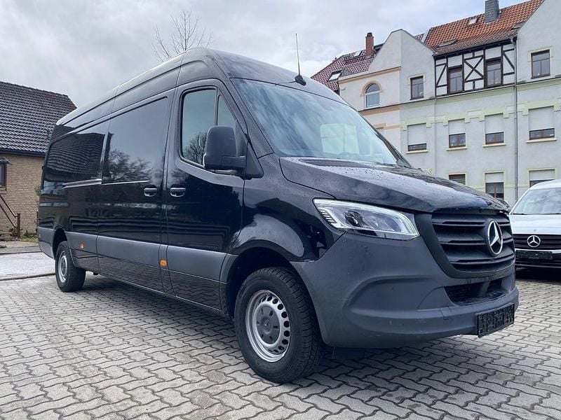 Gebraucht Mercedes Sprinter 163 PS (119 kW) 2019 Schwarz/baltic black Van