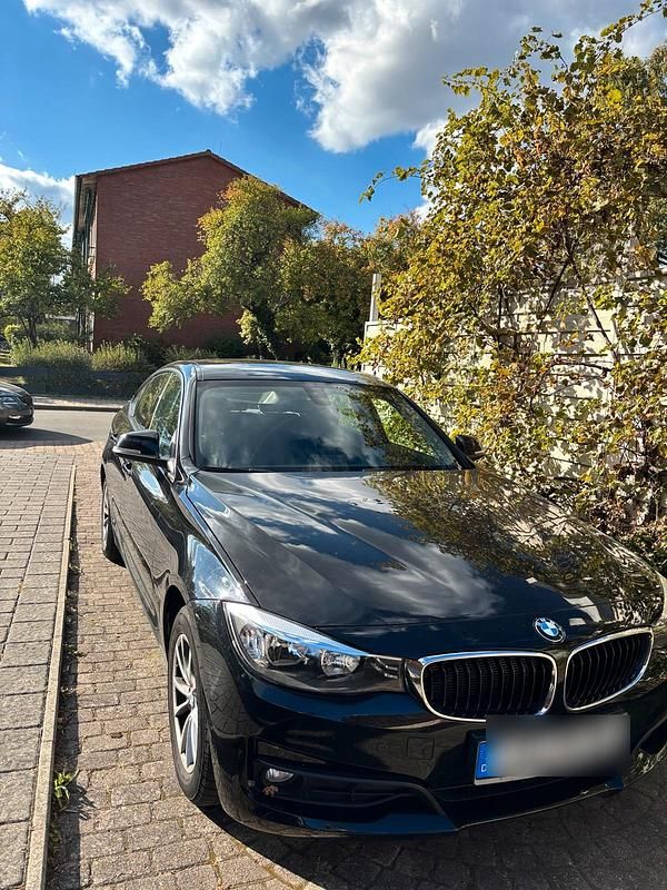 Schwarz Gebraucht 2014 BMW 318 Gran Turismo Limousine | 11.250 € (Fairer Preis) - Bild 1/4
