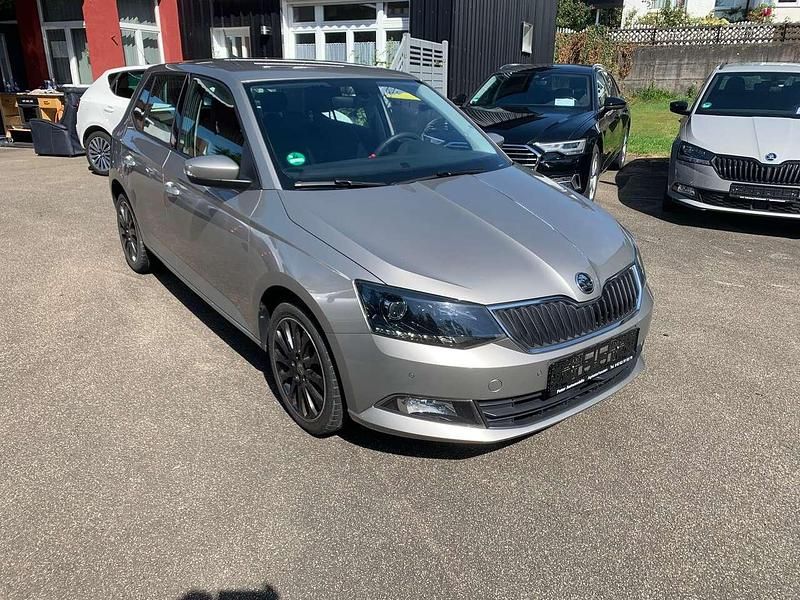 Grau Gebraucht 2018 Skoda Fabia Ambition Kleinwagen | 9.700 € (Fairer Preis) - Bild 1/4