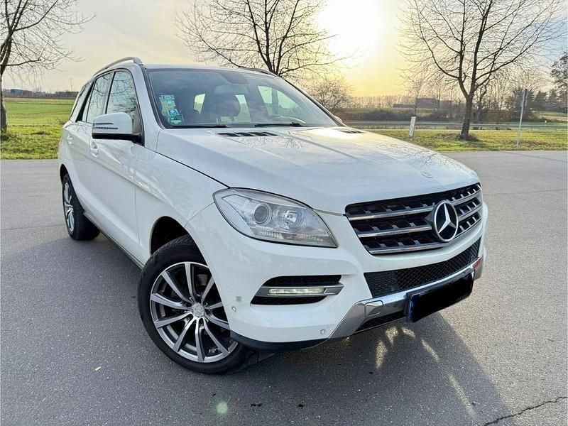 Weiß Gebraucht 2013 Mercedes ML250 SUV | 9.999 € (Superpreis) - Bild 1/4