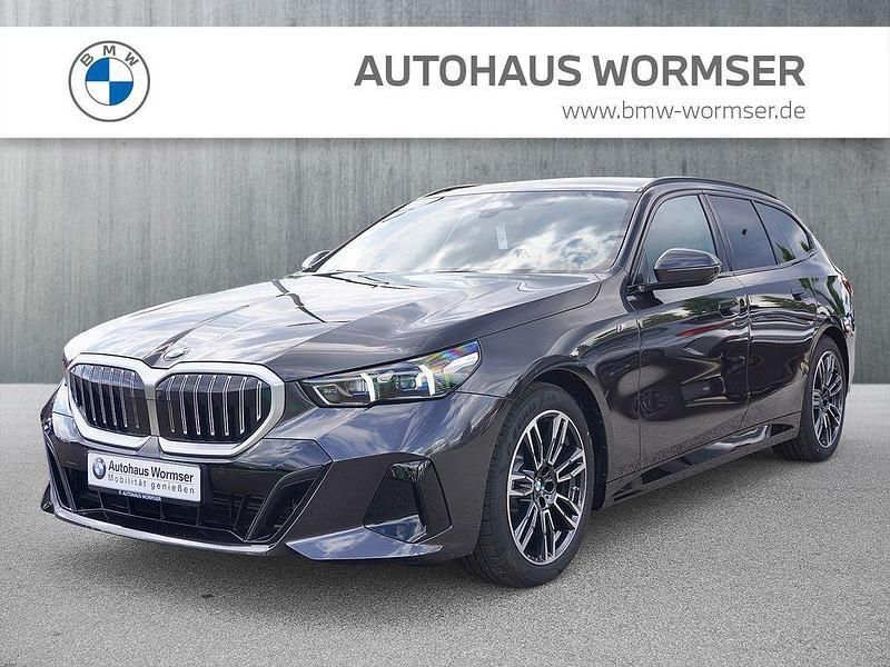 Grau Neu 2025 BMW 520 M Sport Kombi | 62.895 € (Superpreis) - Bild 1/4