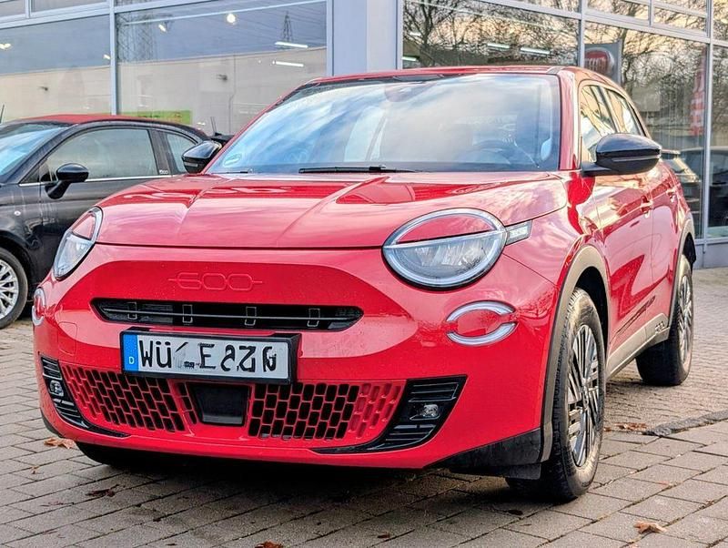 Gebraucht Fiat 600E Red 114 kW (156 PS) 2024 Rot SUV