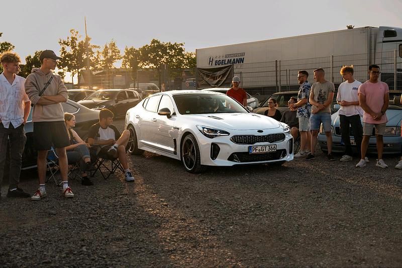Weiß Gebraucht 2019 Kia Stinger Limousine | 40.000 € (Teuer) - Bild 1/4