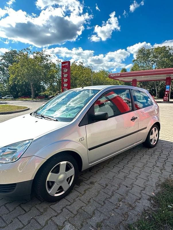 Gebraucht Ford Fiesta 60 PS (44 kW) 2004 Silber Kleinwagen