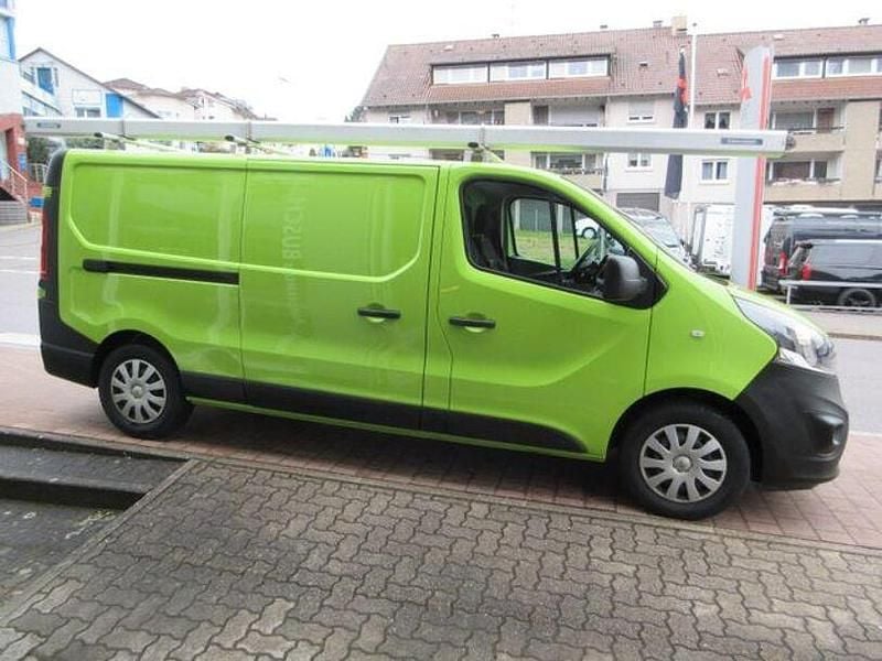 Second-hand Opel Vivaro 146 CP (107 kW) 2018 Verde Monovolum