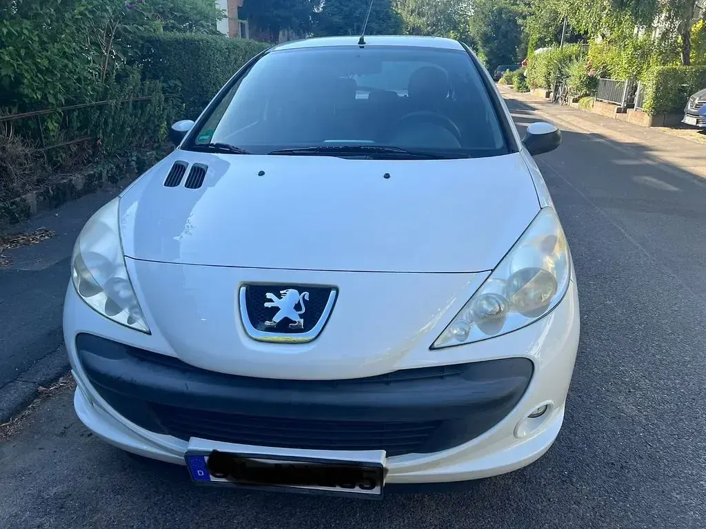 Gebraucht Peugeot 206 60 PS (44 kW) 2010 Weiß Limousine