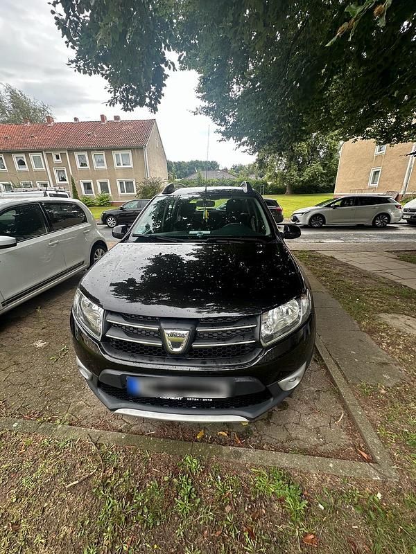 Schwarz Gebraucht 2014 Dacia Sandero Stepway Kleinwagen | 3.750 € (Guter Preis) - Bild 1/4
