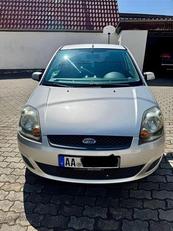 Grau Gebraucht 2008 Ford Fiesta Ambiente Kleinwagen | 1.099 € (Fairer Preis) - Bild 1/4
