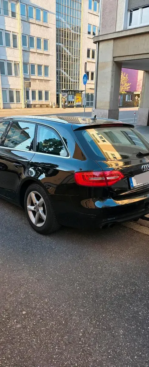 Używany Audi A4 143 KM (105 kW) 2012 Czarny Kombi