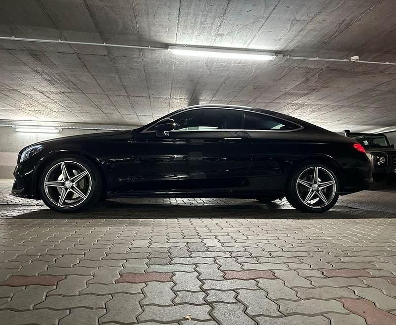 Schwarz Gebraucht 2016 Mercedes C200 AMG line Coupé | 22.500 € (Fairer Preis) - Bild 1/4