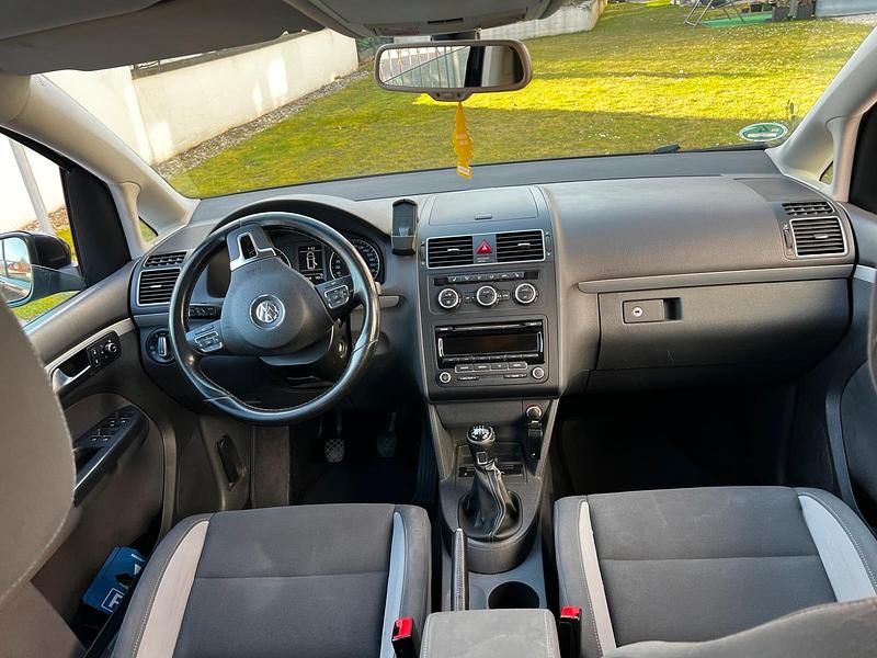 Gebraucht VW Touran 140 PS (102 kW) 2013 Schwarz Van / Kleinbus