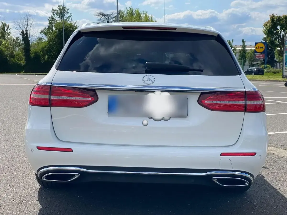 Gebraucht Mercedes E200 Avantgarde 160 PS (117 kW) 2020 Schwarz Limousine