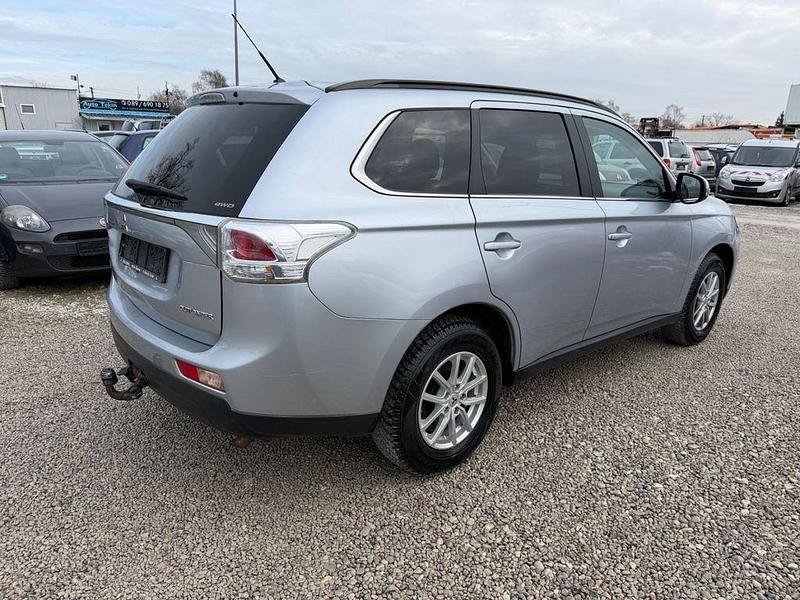 Gebraucht Mitsubishi Outlander Intense 150 PS (110 kW) 2013 Silber SUV