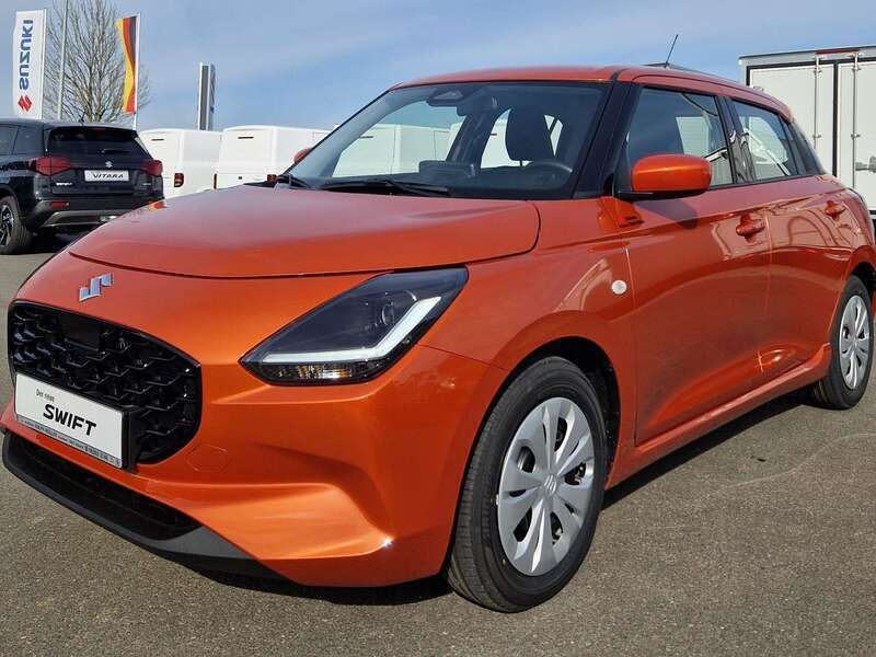 Flame orange pearl Neu 2025 Suzuki Swift Club Limousine | 18.990 € - Bild 1/4