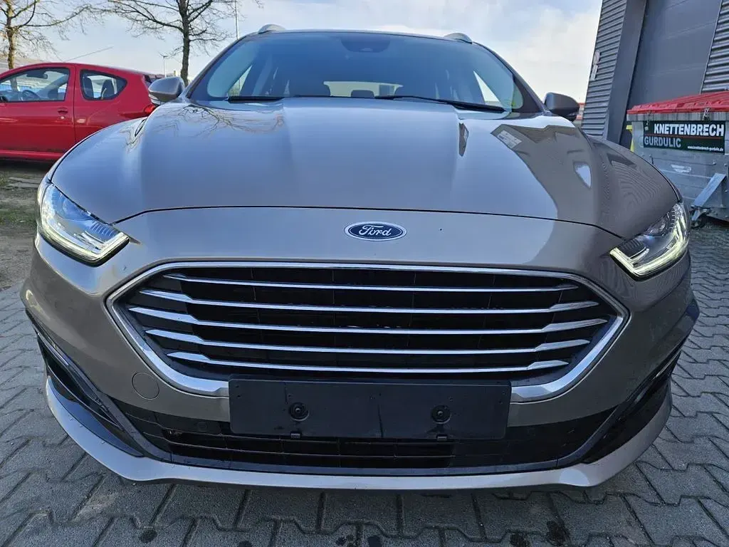 Używany Ford Mondeo Titanium 140 KM (102 kW) 2021 Srebrny Sedan/Limuzyna