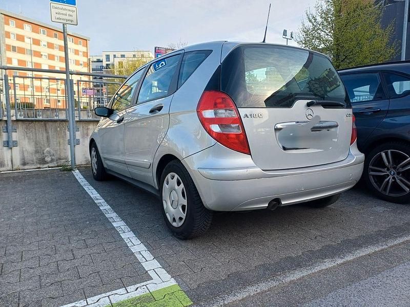 Gebraucht Mercedes A180 Elegance 109 PS (80 kW) 2006 Silber Van / Kleinbus
