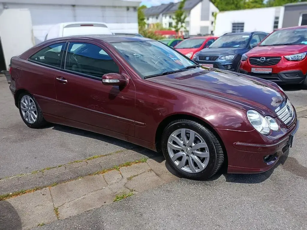Gebraucht Mercedes C180 143 PS (105 kW) 2008 Rot Coupé