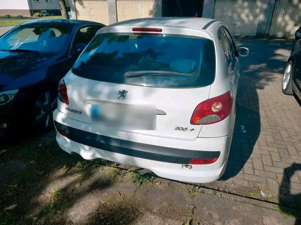 Gebraucht Peugeot 206 60 PS (44 kW) 2011 Weiß Kleinwagen