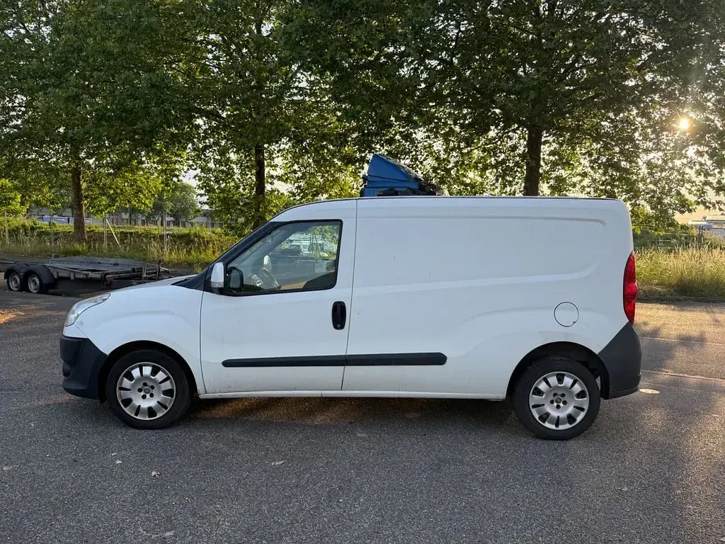 Gebraucht Fiat Doblò 101 PS (74 kW) 2012 Weiß Van / Kleinbus