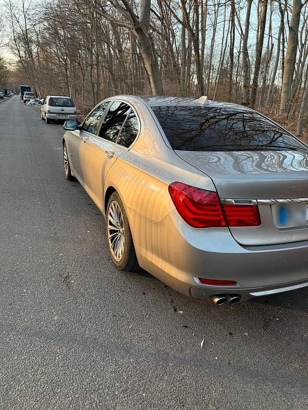 Second-hand BMW 730 245 CP (180 kW) 2009 Gri Berlinǎ